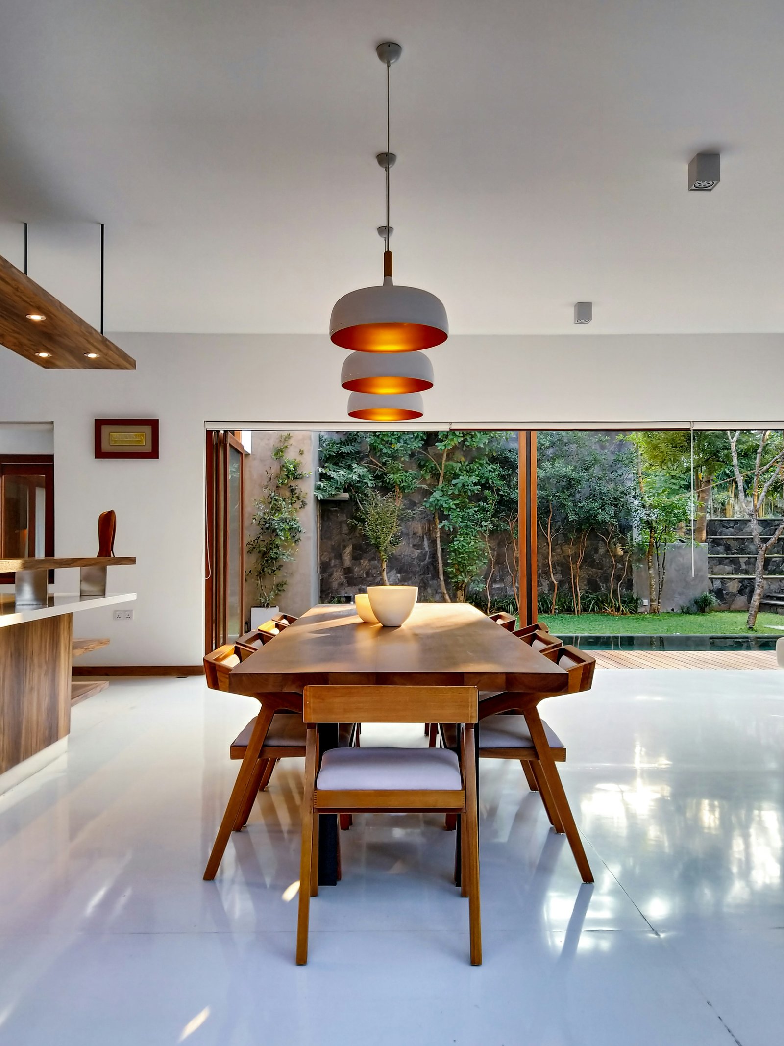 Contemporary Dining Room Design